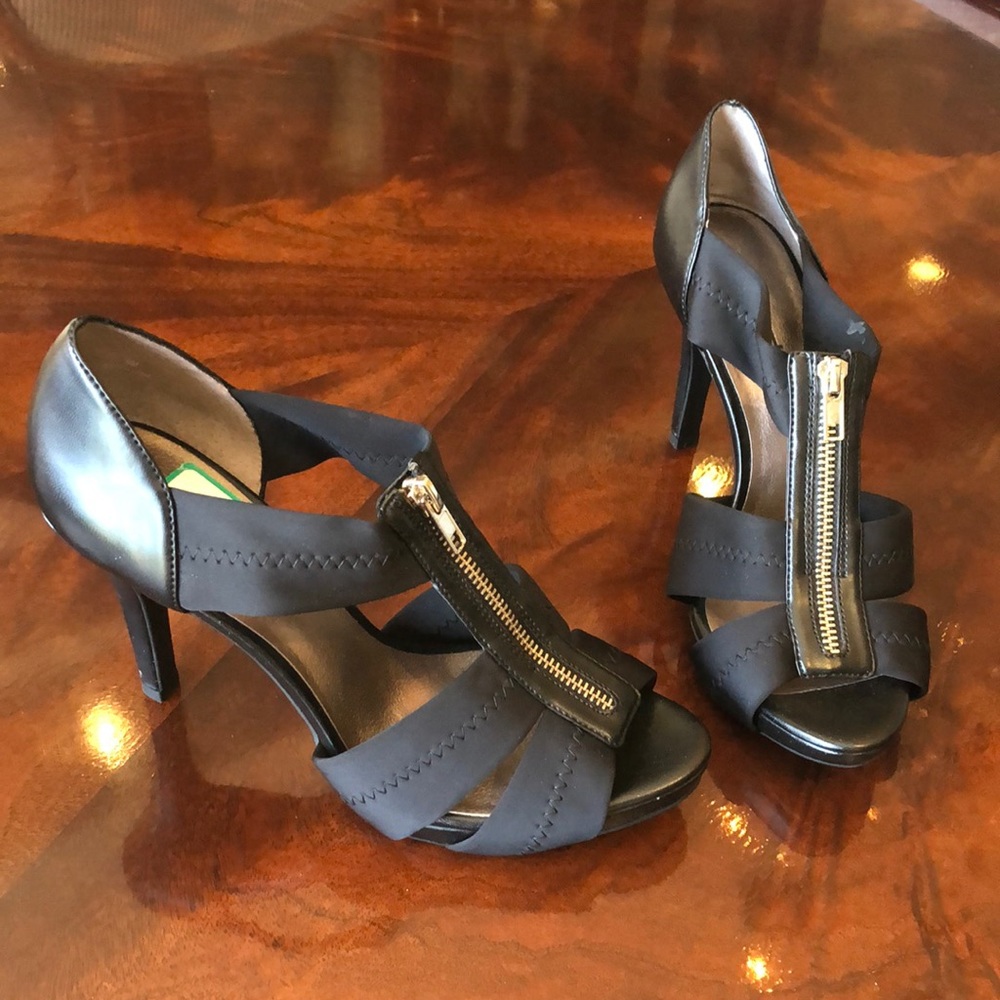 NWOT Moda Shoes